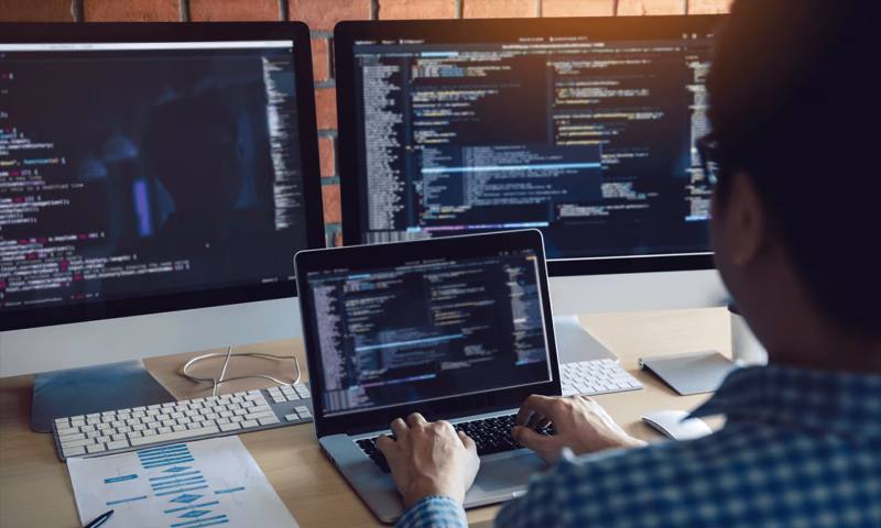 数据科学选型:R与Python如何赋能青山湖区网站建设?